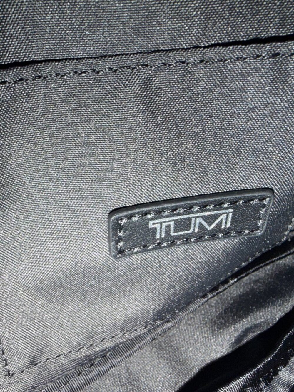 Tumi Travel Accessory Bag Medium in Black/Gold - Brand New with Tags - Picture 6 of 7